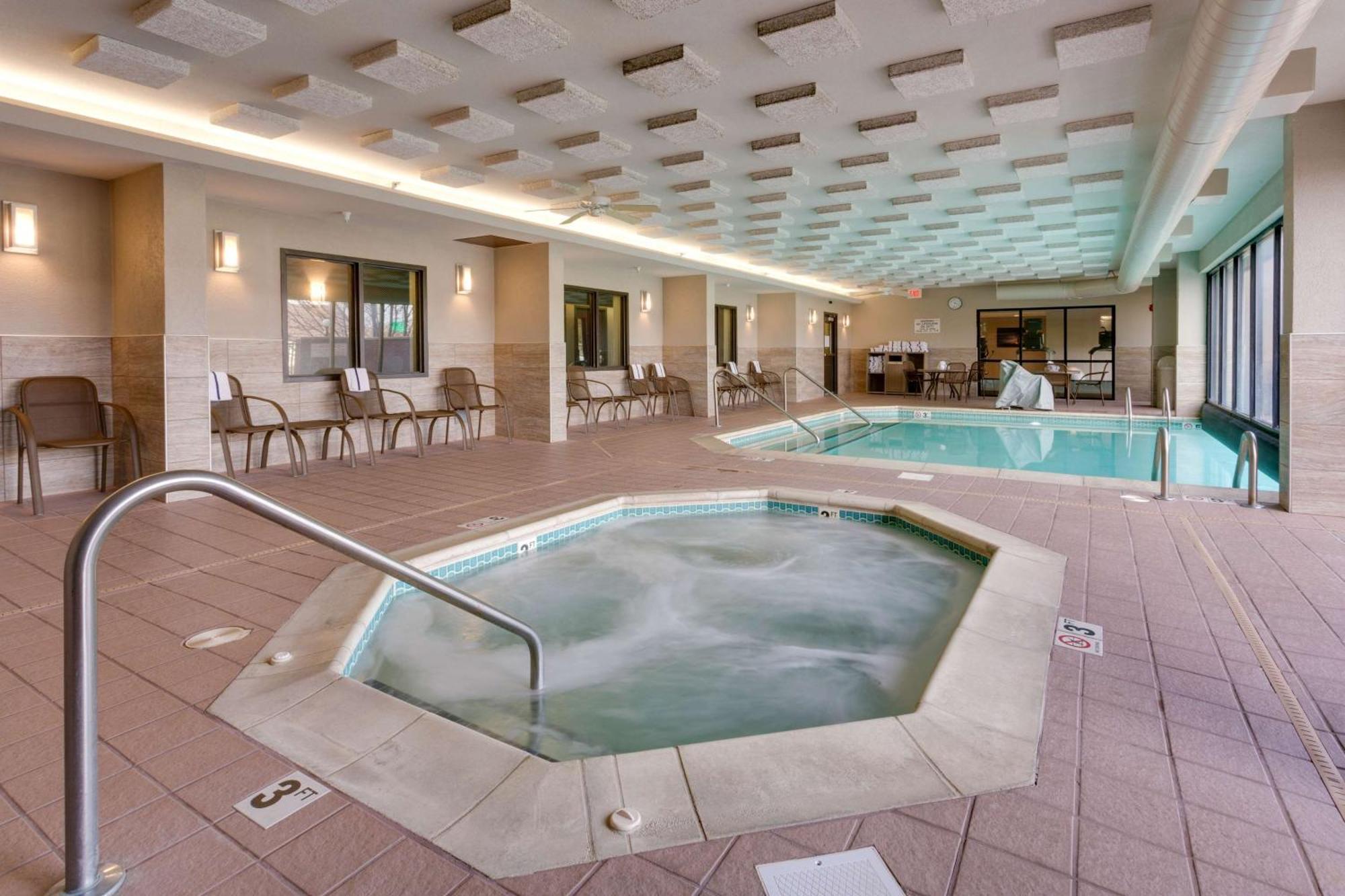 Drury Inn & Suites أوفرلاند بارك المظهر الخارجي الصورة
