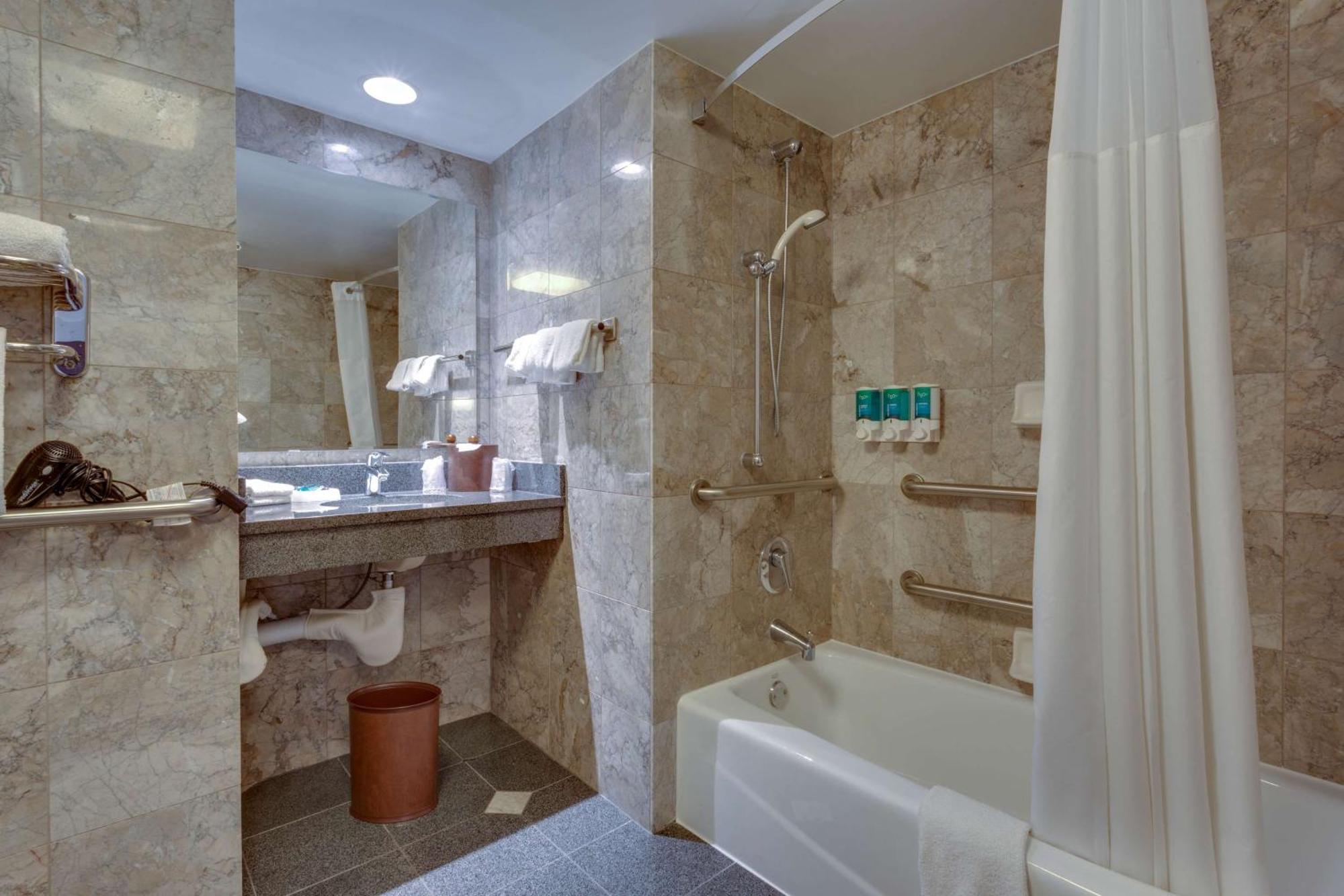 Drury Inn & Suites أوفرلاند بارك المظهر الخارجي الصورة