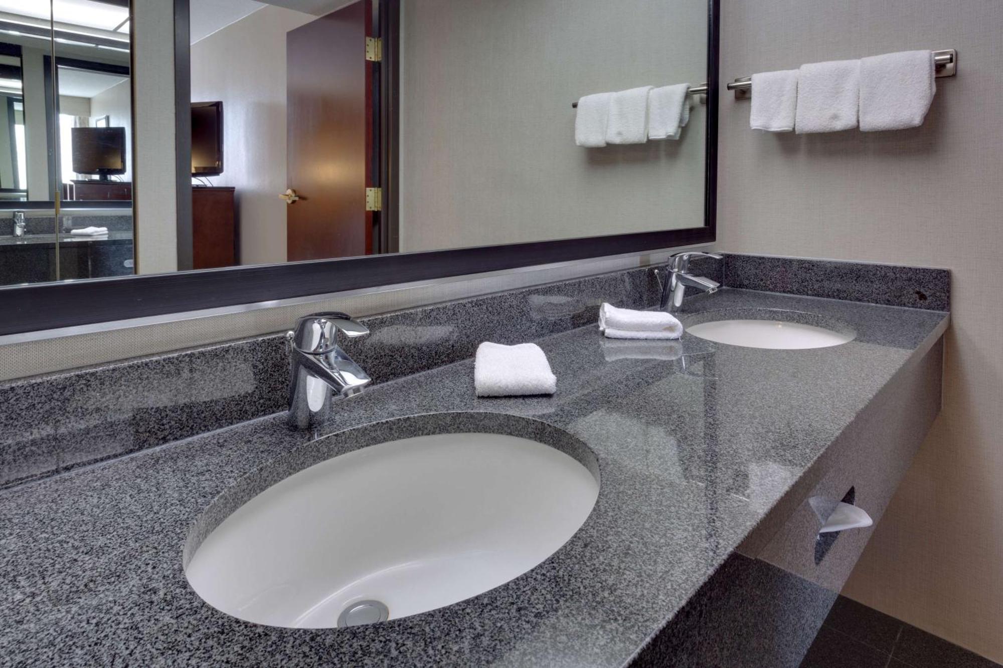 Drury Inn & Suites أوفرلاند بارك المظهر الخارجي الصورة