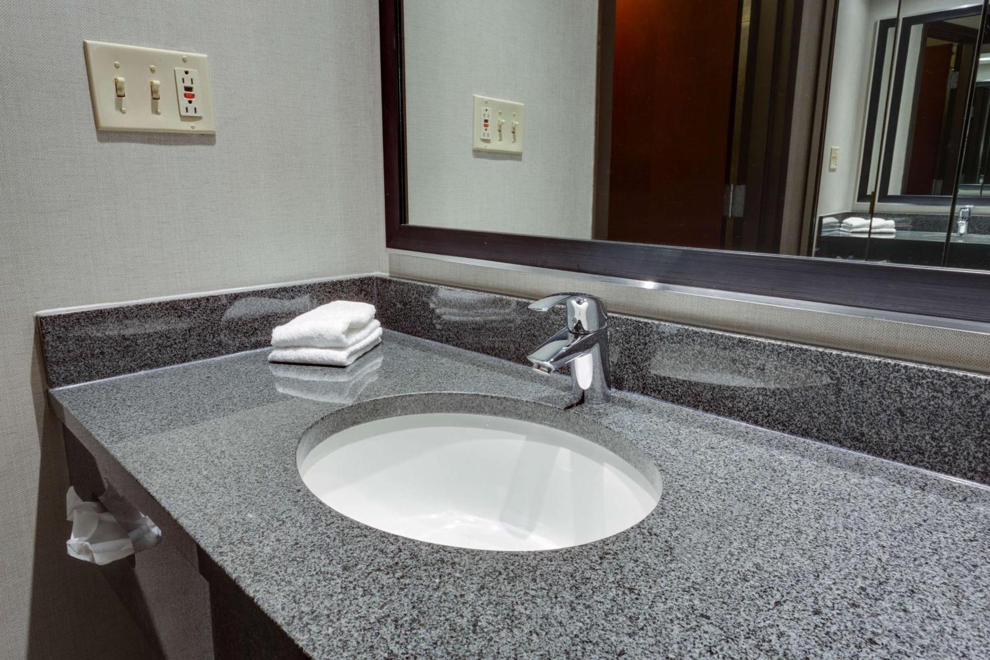 Drury Inn & Suites أوفرلاند بارك المظهر الخارجي الصورة