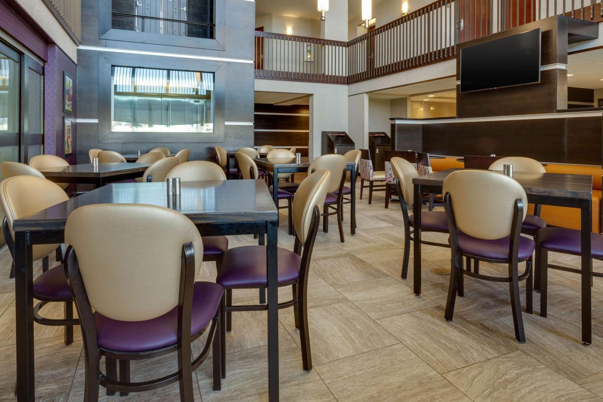 Drury Inn & Suites أوفرلاند بارك المظهر الخارجي الصورة